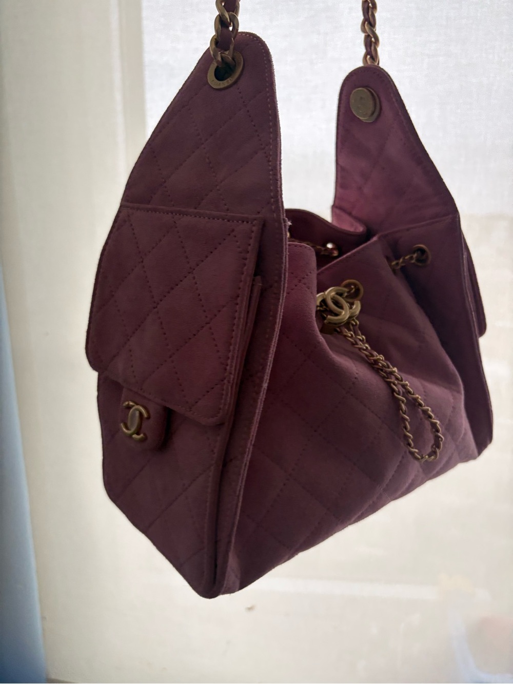 CHANEL Quilted Plum Shoulder Bag with Gold Chain